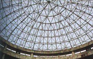 乌兰浩特铝镁锰板屋面网架在设计时要注意哪些细节